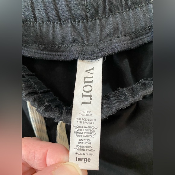 Vuori Halo Performance Short in Black- Size Large. Great condition. - Picture 7 of 8